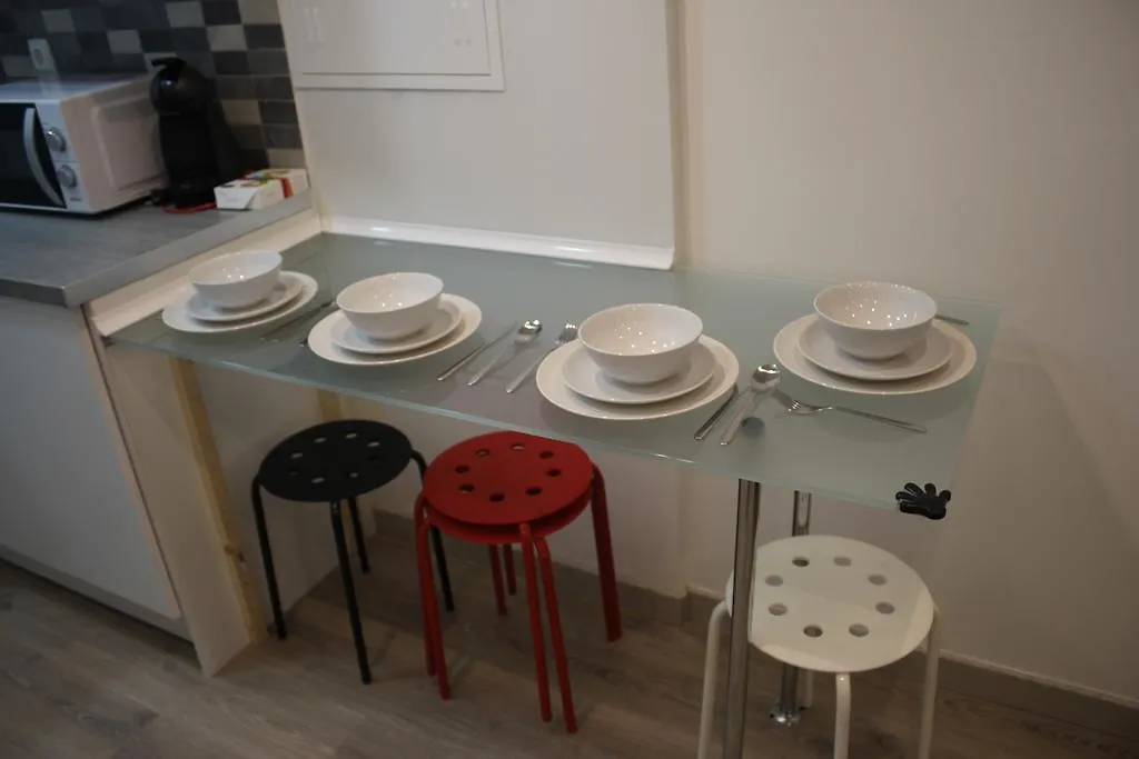 Lisbon Heart Santa Marta Apartment 0*,